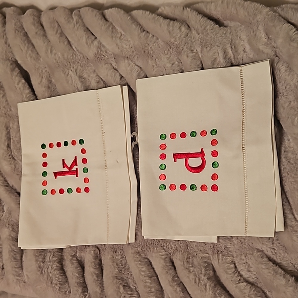 ❤️NWT 2 Monogrammed Guest Towels "K" & "D"